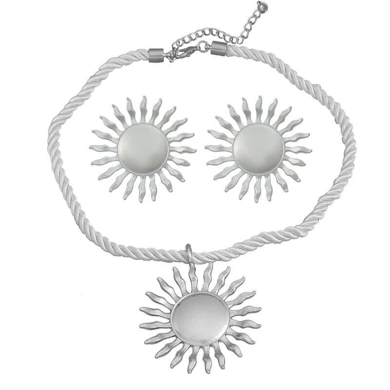 Metal Charm Cord Sun Necklace for Women Elegant Thick Cord Sunflower Pendant Necklace